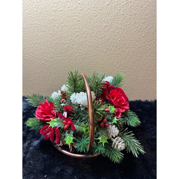 Vintage Countryware Copper Basket With Artificial Festive Floral Arrangement - Picture 2 of 7